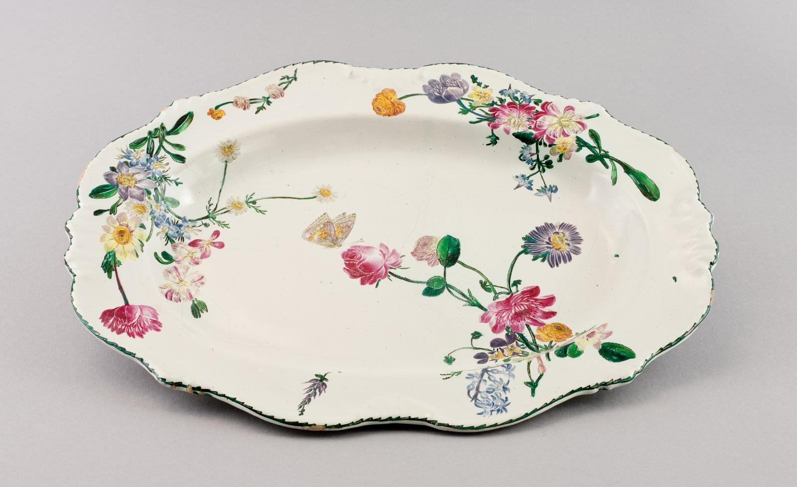 Plat, décor floral