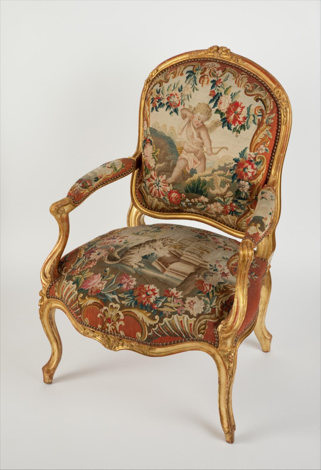 Fauteuil à la reine, garniture de tapisserie aux Fables de La Fontaine "Le Chat et les deux Moineaux"